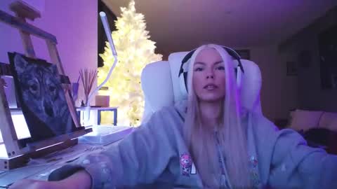 Snapshot of tinykylie chatting on November 2025 10:04:02 AM stage Kylie Sinner brand CLITBAIT online show from November 2025 10:04:02 AM