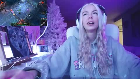 Snapshot of tinykylie chatting on November 2025 11:59:02 PM stage Kylie Sinner brand CLITBAIT online show from November 2025 11:59:02 PM