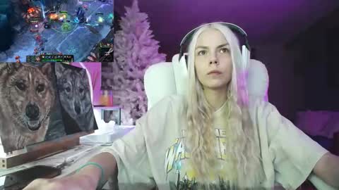 Snapshot of tinykylie chatting on November 2025 12:24:02 AM stage Kylie Sinner brand CLITBAIT online show from November 2025 12:24:02 AM