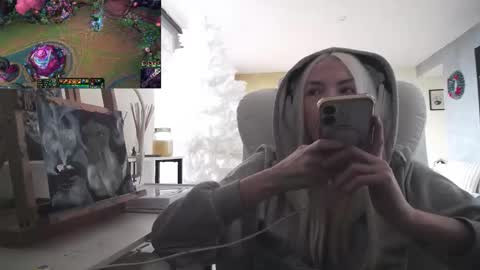 Snapshot of tinykylie chatting on December 2025 02:55:01 PM stage Kylie Sinner brand CLITBAIT online show from December 2025 02:55:01 PM