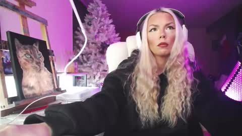 Snapshot of tinykylie chatting on January 2026 01:30:01 AM stage Kylie Sinner brand CLITBAIT online show from January 2026 01:30:01 AM