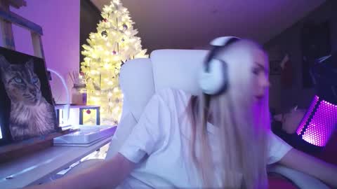 Snapshot of tinykylie chatting on January 2026 11:15:02 AM stage Kylie Sinner brand CLITBAIT online show from January 2026 11:15:02 AM