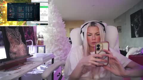 stage Kylie Sinner  brand CLITBAIT online show from January 2026 12:20:01 PM