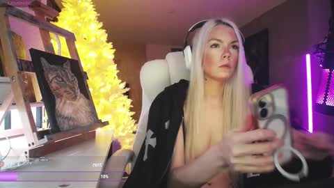 stage Kylie Sinner  brand CLITBAIT online show from February 2026 12:22:02 AM