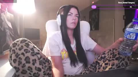 Snapshot of tinykylie chatting on June 2026 03:25:01 AM stage Kylie Sinner brand CLITBAIT online show from June 2026 03:25:01 AM
