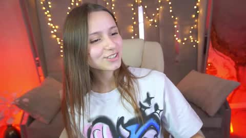 Snapshot of tinynataliee chatting on April 2026 12:43:01 PM tinynataliee online show from April 2026 12:43:01 PM