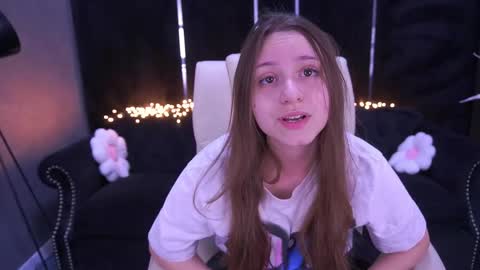 Snapshot of tinynataliee chatting on April 2026 02:01:01 PM tinynataliee online show from April 2026 02:01:01 PM