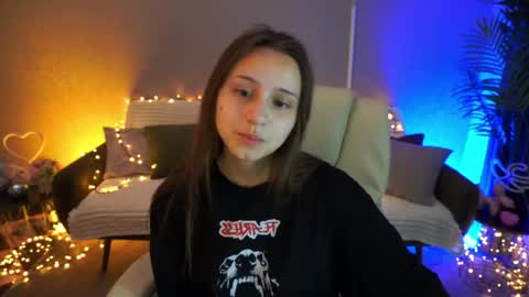 Snapshot of tinynataliee chatting on May 2026 04:18:02 AM tinynataliee online show from May 2026 04:18:02 AM