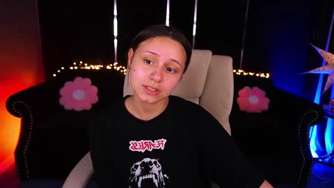 Snapshot of tinynataliee chatting on May 2026 12:33:01 PM tinynataliee online show from May 2026 12:33:01 PM