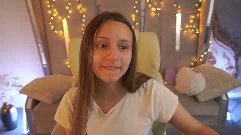 Snapshot of tinynataliee chatting on May 2026 12:33:02 PM tinynataliee online show from May 2026 12:33:02 PM