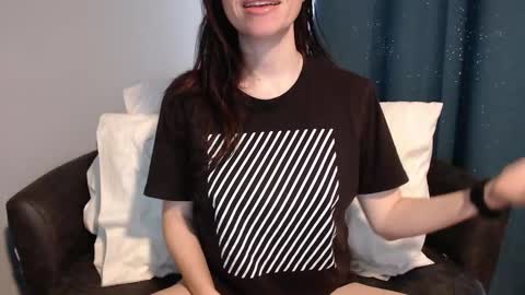 Snapshot of tinyytina chatting on December 2024 06:11:01 PM TinyyTina online show from December 2024 06:11:01 PM