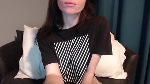 Snapshot of tinyytina chatting on December 2024 11:43:02 AM TinyyTina online show from December 2024 11:43:02 AM