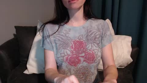 Snapshot of tinyytina chatting on December 2024 01:06:02 PM TinyyTina online show from December 2024 01:06:02 PM