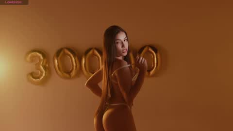 Snapshot of tiphani_walker_ chatting on January 2025 01:39:02 AM Tiphani Walker online show from January 2025 01:39:02 AM