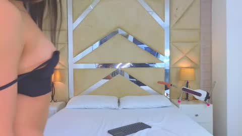 Snapshot of tiphani_walker_ chatting on December 2025 02:42:01 AM Tiphani Walker online show from December 2025 02:42:01 AM