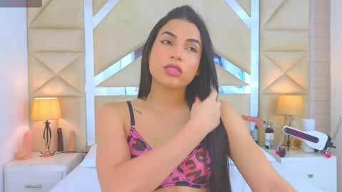 Snapshot of tiphani_walker_ chatting on January 2026 12:02:01 AM Tiphani Walker online show from January 2026 12:02:01 AM