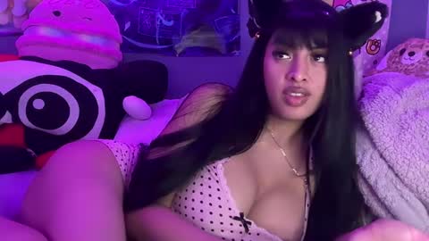 HOTTIE4U online show from November 2025 06:01:01 AM