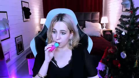 Tolli Moll online show from December 2024 04:16:01 PM