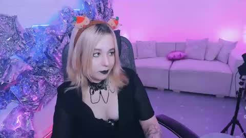 Tolli Moll online show from December 2024 12:12:02 PM