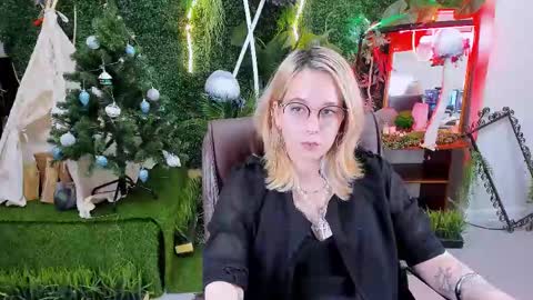 Tolli Moll online show from December 2024 09:02:01 AM