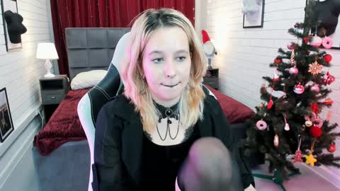 Tolli Moll online show from January 2025 11:27:01 AM