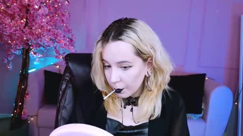 Tolli Moll online show from January 2025 11:53:01 AM