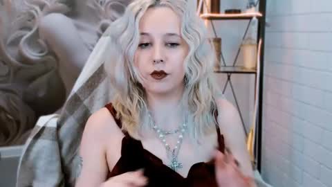 Tolli Moll online show from February 2025 01:09:02 PM