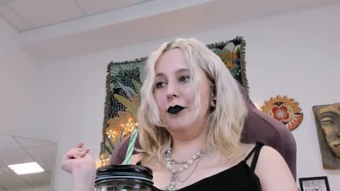 Tolli Moll online show from February 2025 05:54:02 PM