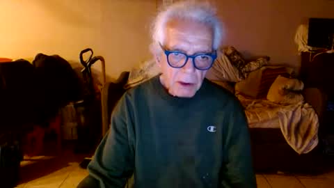 Snapshot of tom112292014 chatting on May 2026 10:14:02 PM tom112292014 online show from May 2026 10:14:02 PM