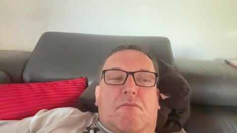 Snapshot of tom6644 chatting on May 2026 05:42:02 PM Tom online show from May 2026 05:42:02 PM