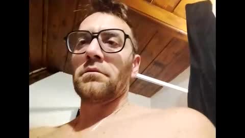 tom8312 online show from December 2025 06:03:02 PM