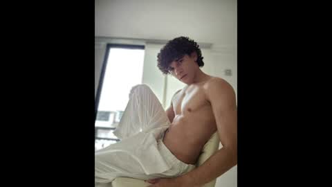 Snapshot of tom_blue10 chatting on June 2026 07:05:02 PM Tom Blue online show from June 2026 07:05:02 PM