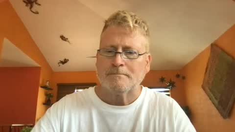 Snapshot of tomascausa chatting on June 2026 08:35:02 PM Hola online show from June 2026 08:35:02 PM