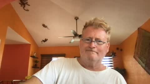 Snapshot of tomascausa chatting on July 2026 10:14:02 PM Hola online show from July 2026 10:14:02 PM