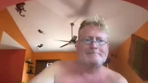 Snapshot of tomascausa chatting on July 2026 05:56:02 PM Hola online show from July 2026 05:56:02 PM