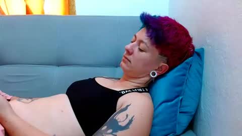 Snapshot of tomboyblue chatting on June 2026 06:31:02 PM Blue online show from June 2026 06:31:02 PM