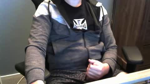 tomin3m online show from October 2025 07:58:02 PM