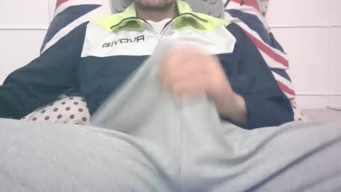 Snapshot of tommaso9046 chatting on January 2025 03:42:02 PM tommaso9046 online show from January 2025 03:42:02 PM