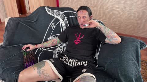 Snapshot of tommy__gun_ chatting on January 2025 09:23:01 AM Tommy and Katana online show from January 2025 09:23:01 AM