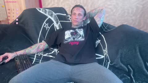 Snapshot of tommy__gun_ chatting on February 2025 12:28:01 PM Tommy and Katana online show from February 2025 12:28:01 PM