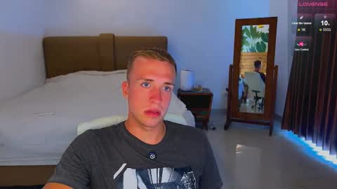 Tommy online show from September 2025 03:43:02 AM