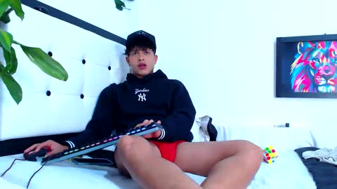 Snapshot of tommy_hotguy chatting on March 2025 09:48:02 PM tommy online show from March 2025 09:48:02 PM