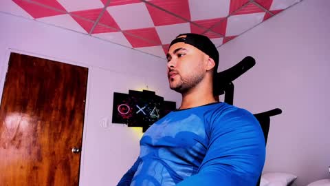 tommy_sccott online show from January 2025 03:43:01 AM