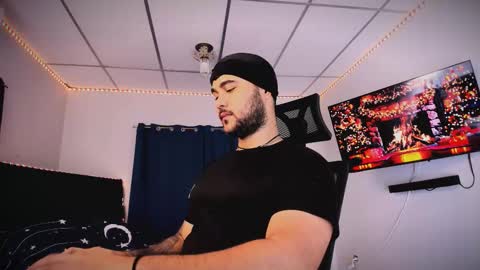 tommy_sccott online show from December 2025 10:27:02 PM