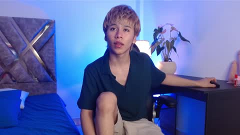 Snapshot of tommyfoxboy chatting on January 2025 02:17:02 PM Tommy Foxboy online show from January 2025 02:17:02 PM
