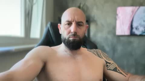 Snapshot of tommyx01 chatting on June 2026 06:19:02 AM Thomas Fit online show from June 2026 06:19:02 AM
