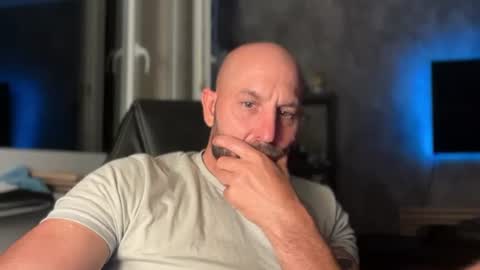 Snapshot of tommyx01 chatting on July 2026 09:41:02 PM Thomas Fit online show from July 2026 09:41:02 PM