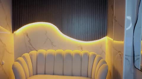 leyla  online show from November 2025 04:15:01 AM