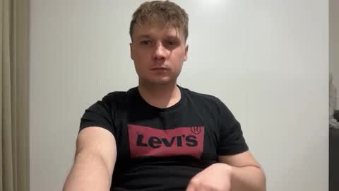 tomsky2703 online show from April 2026 08:04:01 PM