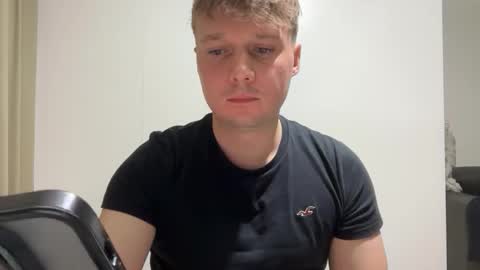 tomsky2703 online show from April 2026 06:30:02 PM